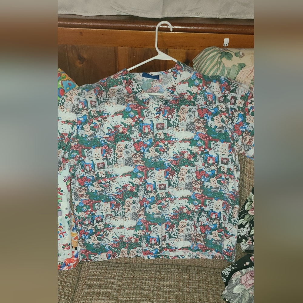 Colorful Christmaa Cat Print Scrub Tip